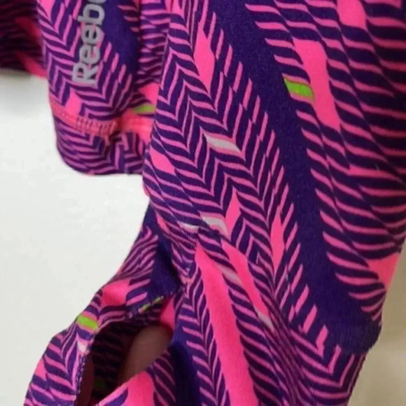 Reebok long sleeves Large workout top with thumb holes - Picture 3 of 4